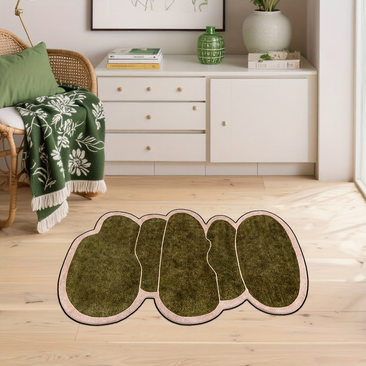 Modern Style with Irregular And Unique Patterns, a Fashionable And Creative Decorative Carpet Featuring Unconventional Shapes. This Carpet Adds a Distinctive Touch to Home Decor, Is Foldable for Easy Storage